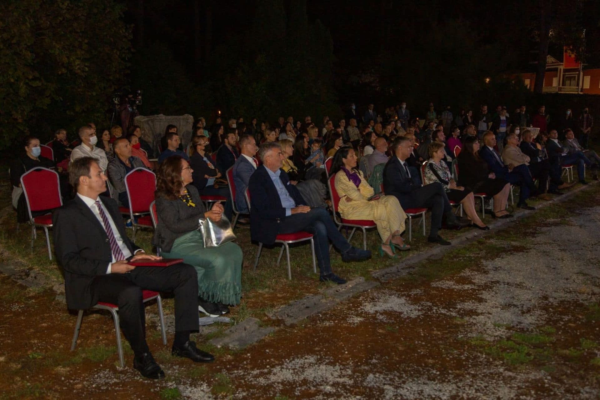 Fotografija 3: Kad će CANU stati u odbranu crnogorskog jezika?