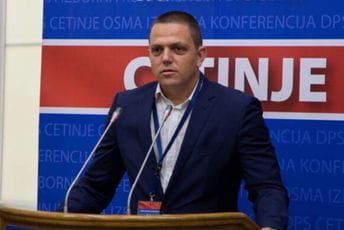 Martinović: Nastavnica Vujović nova žrtva revanšizma ministarke Bratić Martinović: Nastavnica Vujović nova žrtva revanšizma ministarke Bratić