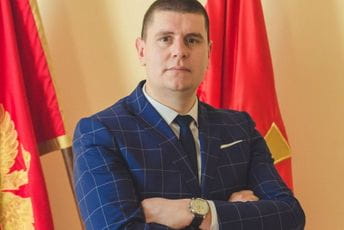 Na okup, Crnogorci