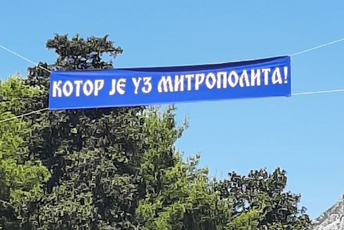 Uklonjen transparent „Kotor je uz mitropolita“ Uklonjen transparent „Kotor je uz mitropolita“
