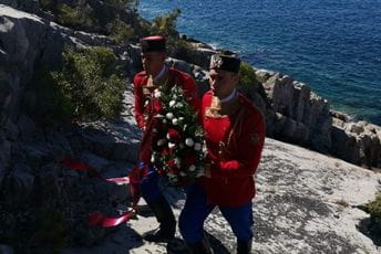 Luštica: Polaganjem vijenaca obilježeno 10 godina od stradanja trojice pripadnika VVCG Luštica: Polaganjem vijenaca obilježeno 10 godina od stradanja trojice pripadnika VVCG