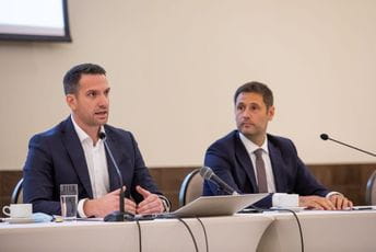 Air Montenegro u prethodna tri mjeseca ostvario prihod za 29 odsto veći od planiranog, godinu će završiti u minusu Air Montenegro u prethodna tri mjeseca ostvario prihod za 29 odsto veći od planiranog, godinu će završiti u minusu