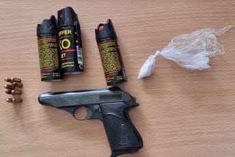 Uhapšena jedna osoba: Pronađeno oružje, droga, palica, maske, ručni sprejevi… Uhapšena jedna osoba: Pronađeno oružje, droga, palica, maske, ručni sprejevi…