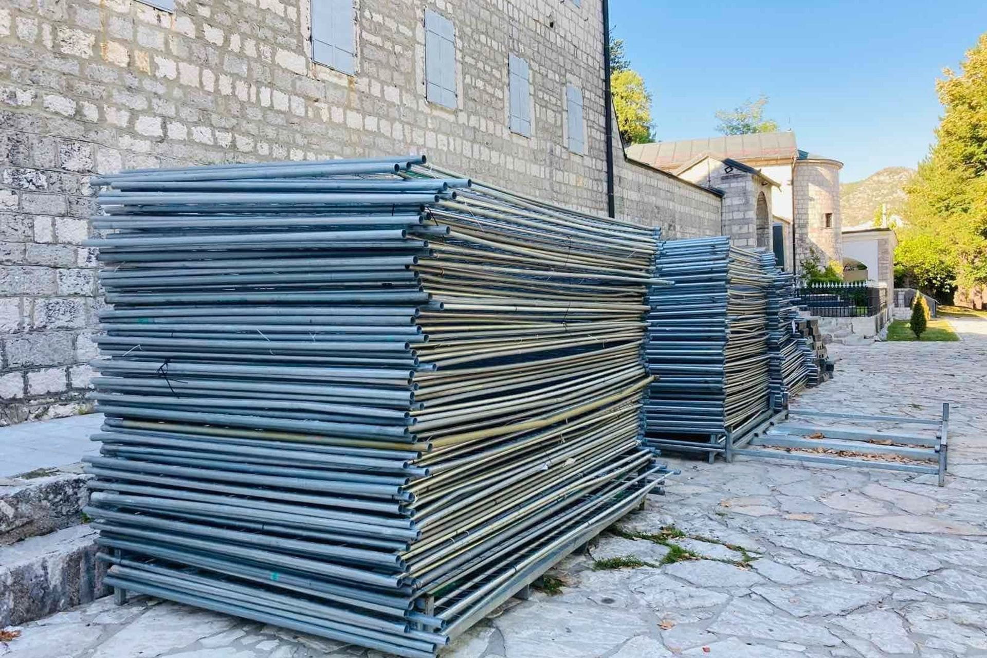 Fotografija 1: U toku pripreme za ustoličenje, Cetinjski manastir obezbjeđuje policija (FOTO)