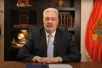 Krivokapić: Građani da ne nasijedaju na manipulacije onih koji su zarad lične koristi spremni da i rođenu braću gurnu u sukob Krivokapić: Građani da ne nasijedaju na manipulacije onih koji su zarad lične koristi spremni da i rođenu braću gurnu u sukob