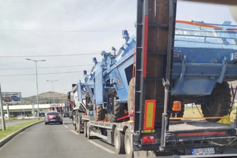 Oklopna vozila na putu ka Cetinju Oklopna vozila na putu ka Cetinju