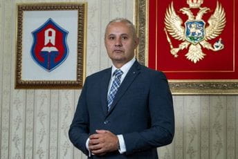 Kašćelan: Vlast da uvaži emocije Cetinjana, SPC i Joanikije da ne dijele ljude Kašćelan: Vlast da uvaži emocije Cetinjana, SPC i Joanikije da ne dijele ljude