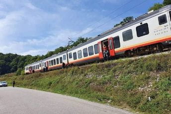 Voz se pokvario kod Kolašina: Čekali da stigne pomoćna lokomotiva iz Podgorice