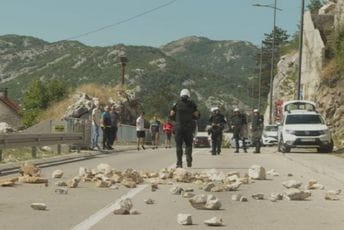 Građani probili blokadu na kružnom toku Građani probili blokadu na kružnom toku