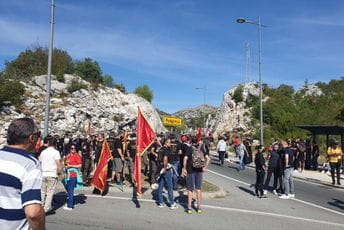 Građani su sada i na kružnom toku na ulazu u Cetinje (FOTO)