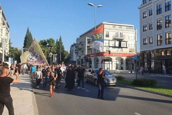 (FOTO i VIDEO) "Oj Kosovo Kosovo" u centru Podgorice (FOTO i VIDEO) "Oj Kosovo Kosovo" u centru Podgorice