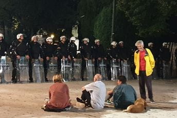 Građani pred kordonima, u lokalima, na blokadama (FOTO / VIDEO)