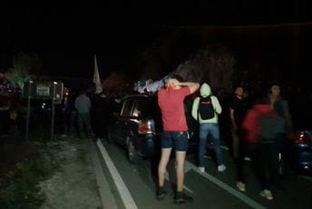 Blokada i iznad Bajica, policijski kombiji dolaze preko Katunske nahije? Blokada i iznad Bajica, policijski kombiji dolaze preko Katunske nahije?