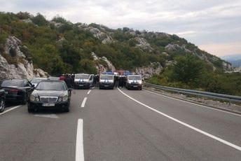 Policija na Belvederu zahtijeva da se građani raziđu Policija na Belvederu