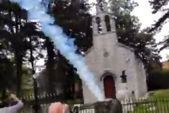 "Opravdana upotreba sile": Suzavcem i u dvorište Vlaške crkve "Opravdana upotreba sile": Suzavcem i u dvorište Vlaške crkve