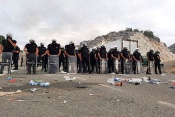 Grupa građana Cetinja: Opsadom Prijestonice Vlada pokazala da su joj od života građana važniji nalozi Srbije i Rusije Grupa građana Cetinja: Opsadom Prijestonice Vlada pokazala da su joj od života građana važniji nalozi Srbije i Rusije