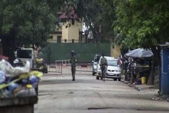 Izveli puč, zarobili predsjednika i raspustili institucije Izveli puč, zarobili predsjednika i raspustili institucije