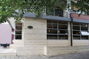 Lokal na Cetinju više ne služi vina "Plantaža": Negator CG nije dostojan naših gostiju Lokal na Cetinju više ne služi vina "Plantaža": Negator CG nije dostojan naših gostiju