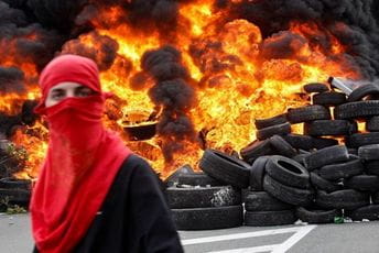 Dan nakon haosa: Porfirije je pokazao pravo lice kao kad je pjevao četničke pjesme Dan nakon haosa: Porfirije je pokazao pravo lice kao kad je pjevao četničke pjesme