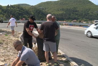 Volonteri na Cetinju pokupili otpad Volonteri na Cetinju pokupili otpad