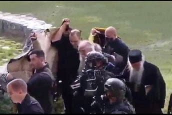 Leteći pop anticrnogorske crkve Leteći pop anticrnogorske crkve