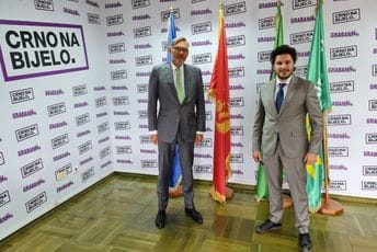 Veber Abazoviću: Cijenimo profesionalan i odgovoran pristup policije kojim su izbjegnuti veći sukobi Veber Abazoviću: Cijenimo profesionalan i odgovoran pristup policije kojim su izbjegnuti veći sukobi