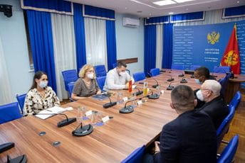 Bošnjak-Pecuto: Različitosti da budu dragulj i most saradnje Bošnjak-Pecuto: Različitosti da budu dragulj i most saradnje