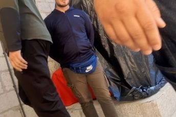 Šta je u plavoj torbi, Dritane? Šta je u plavoj torbi, Dritane?