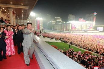 Kimova parada povodom godišnjice osnivanja Sjeverne Koreje (VIDEO) Kimova parada povodom godišnjice osnivanja Sjeverne Koreje (VIDEO)