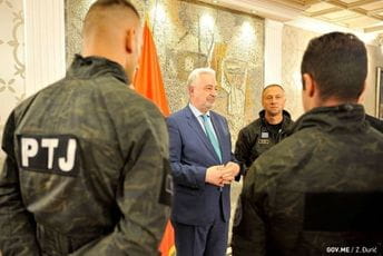 Fotografima omogućiti prisustvo bitnim događajima poput prijema vrha policije Fotografima omogućiti prisustvo bitnim događajima poput prijema vrha policije