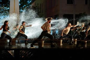 Ulični teatarski spektakl oduševio publiku i oživio glavni podgorički trg Ulični teatarski spektakl oduševio publiku i oživio glavni podgorički trg