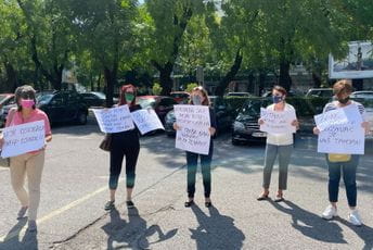 Građanke: Brđanine, ajmo na Cetinje na piće, pardon, na suzavac Građanke: Brđanine, ajmo na Cetinje na piće, pardon, na suzavac