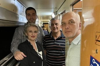 Bojanić sa saradnicima krenuo vozom za Beograd Bojanić sa saradnicima krenuo vozom za Beograd