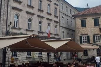 Na zgradi Opštine Kotor od jutros nema državne zastave Na zgradi Opštine Kotor od jutros nema državne zastave