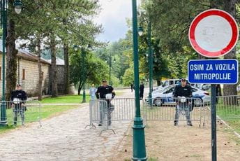 Policija i danas obezbjeđuje Cetinjski manastir Policija i danas obezbjeđuje Cetinjski manastir
