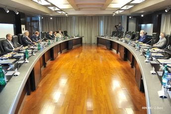 Krivokapić razgovarao sa parlamentarnom većinom: Niko nije jači od države Krivokapić razgovarao sa parlamentarnom većinom: Niko nije jači od države