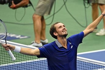 Putin čestitao Medvedevu pobjedu protiv Đokovića: Ostavio si ga bez šanse Putin čestitao Medvedevu pobjedu protiv Đokovića: Ostavio si ga bez šanse