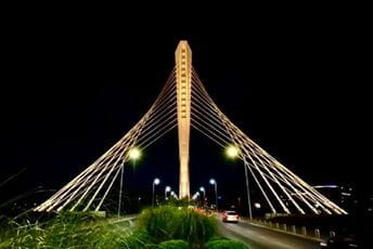 Milenijum večeras u zlatnim bojama Milenijum večeras u zlatnim bojama