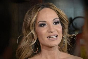 Jelena Tomašević predstavila pjesmu "Sve ispočetka" Pop pjevačica Jelena Tomašević svojoj publici za kraj ljeta i početak jeseni poklanja vedru numeru