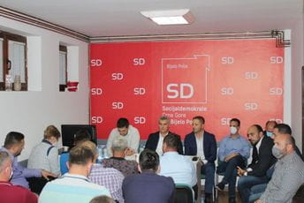 Brajović: Opozicioni dogovor o evropskoj platformi, odgovor je na urušavanje ugleda i dostojanstva CG Brajović: Opozicioni dogovor o evropskoj platformi, odgovor je na urušavanje ugleda i dostojanstva CG