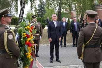 Aleksandar Saša Zeković: Položeni vijenac poštovanje žrtava i istorijskih činjenica Aleksandar Saša Zeković: Položeni vijenac poštovanje žrtava i istorijskih činjenica