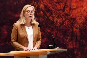 Holandska ministarka podnijela ostavku zbog evakuacije iz Avganistana Holandska ministarka podnijela ostavku zbog evakuacije iz Avganistana