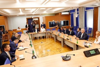 DF-u devet resora, Demokratama pet, Uri četiri, dok su svi ministri osim Spajića i Milatovića „na ledu“ DF-u devet resora, Demokratama pet, Uri četiri, dok su svi ministri osim Spajića i Milatovića „na ledu“