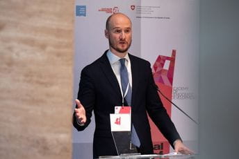 Božović: Politika nacionalizma je skroz pogubna, njen rezultat su godine izgubljene na srljanje u pogrešnom smjeru Božović: Politika nacionalizma je skroz pogubna, njen rezultat su godine izgubljene na srljanje u pogrešnom smjeru