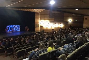 "Maca papučarica" Gradskog pozorišta izvedena na festivalu u Bugojnu "Maca papučarica" Gradskog pozorišta izvedena na festivalu u Bugojnu