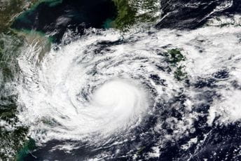 Tajfun Čantu pogodio Japan, strah od klizišta i poplava Tajfun Čantu pogodio Japan, strah od klizišta i poplava