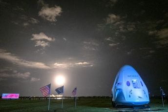 Space X sletio na Zemlju: Završena prva turistička misija u orbiti Space X sletio na Zemlju: Završena prva turistička misija u orbiti