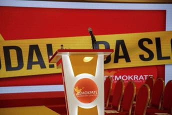 Demokrate: Ukoliko Bečić bude smijenjen, svi na proteste kod Hrama