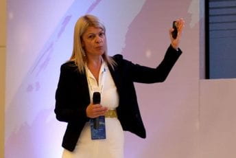 Damjanović: Ne treba nam vjeronauka, već nauka i digitalizacija Damjanović: Ne treba nam vjeronauka, već nauka i digitalizacija