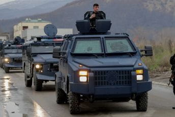 Pripadnici ROSU stigli na granične prelaze prema Srbiji Pripadnici ROSU stigli na granične prelaze prema Srbiji